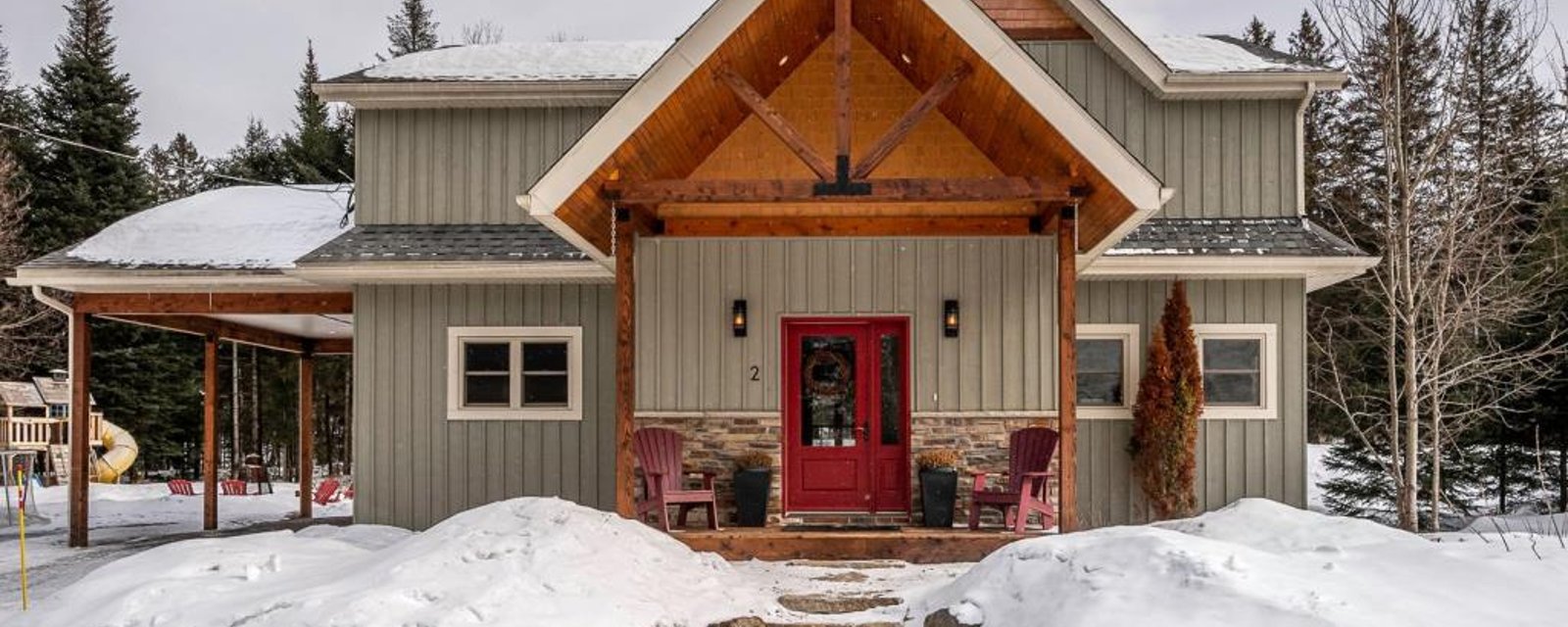 Optez pour un milieu de vie idéal dans les Laurentides avec cette ravissante maison de 5 chambres 