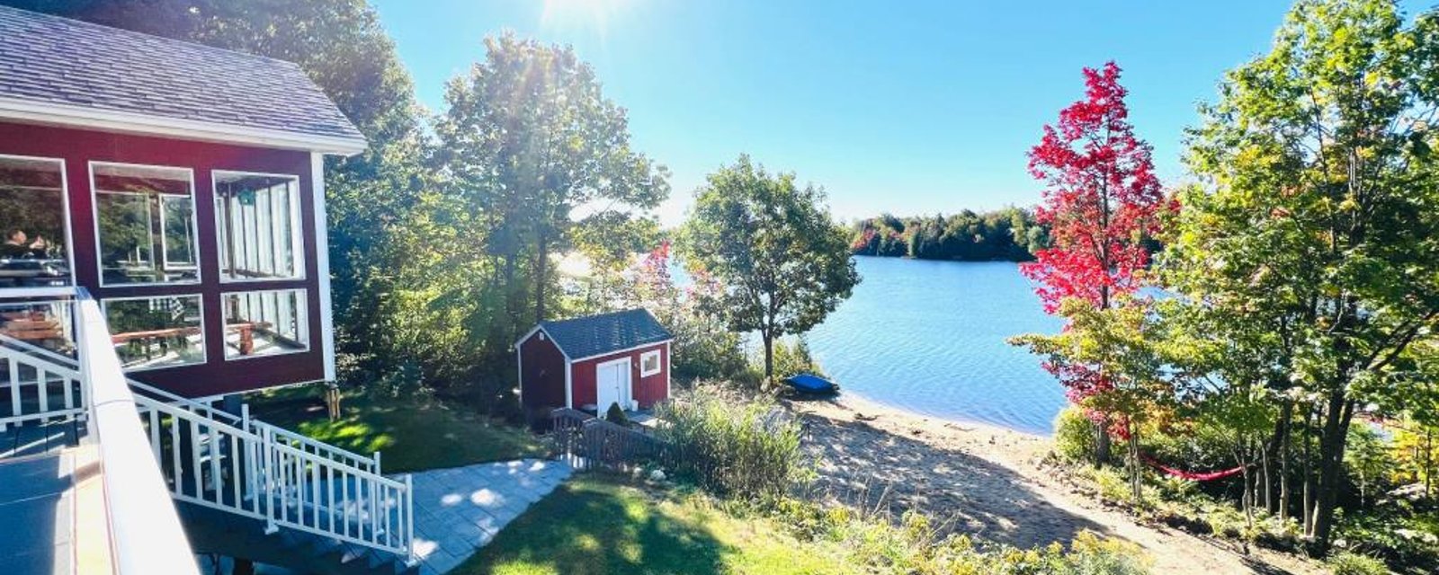 Immense demeure riveraine avec plage privée dans un environnement enchanteur