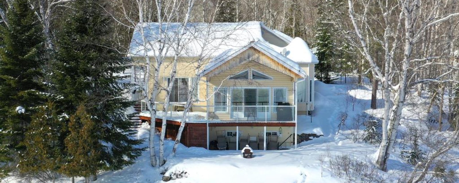 Rare sur le marché! Accueillante maison meublée et équipée sur une île privée accessible à l'année longue