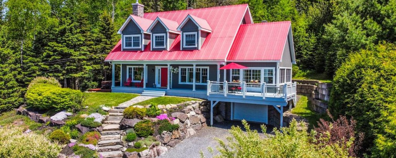 Vendu meublé! Chaleureux cottage avec vue sur le lac