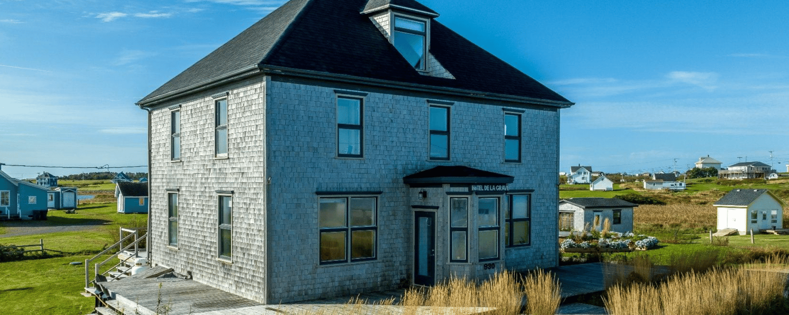 Julie Snyder vend son magnifique hôtel des Îles-de-la-Madeleine