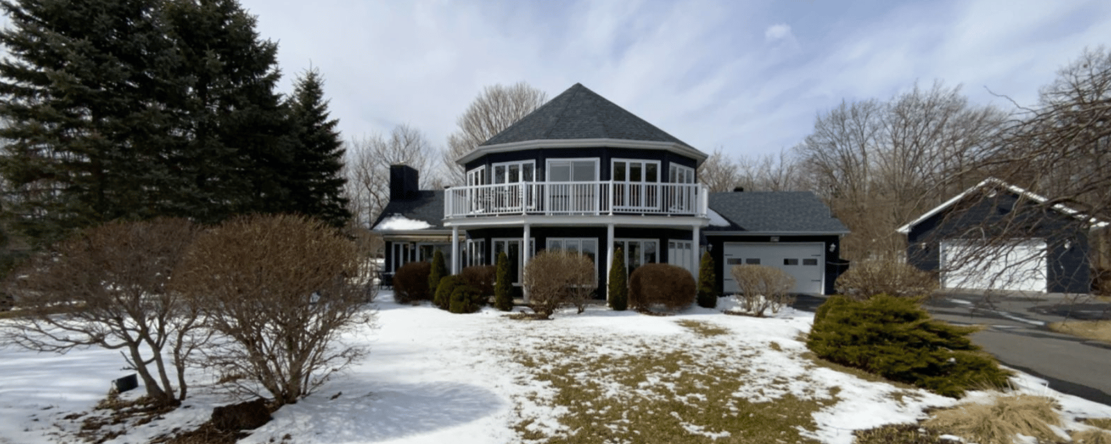 Magnifique maison située dans un paysage paradisiaque sur le bord du lac Champlain