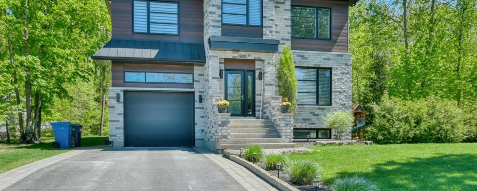 Superbe cottage contemporain à concept ouvert dans un secteur familial en pleine nature et tout près des services 