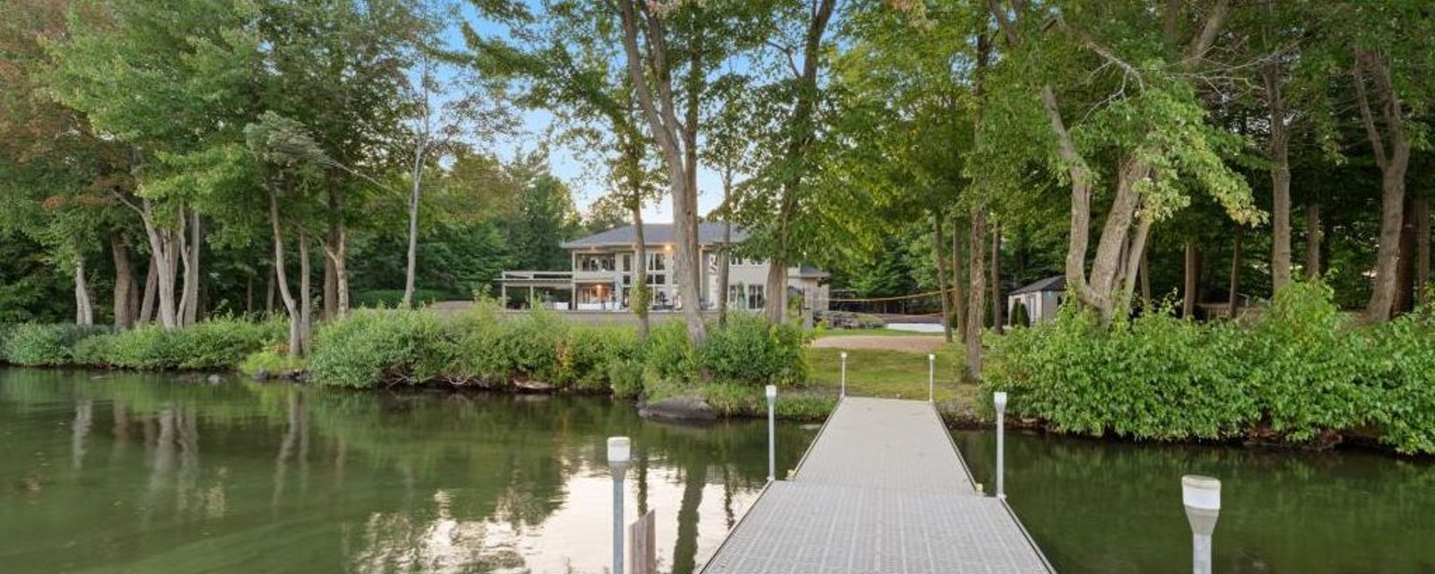 Unique sur le marché! Incomparable propriété au bord de l'eau 