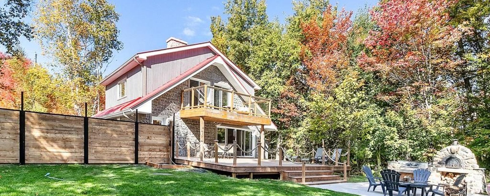 Vendu meublé! Cottage superbement rénové sur la rive d'un lac paisible