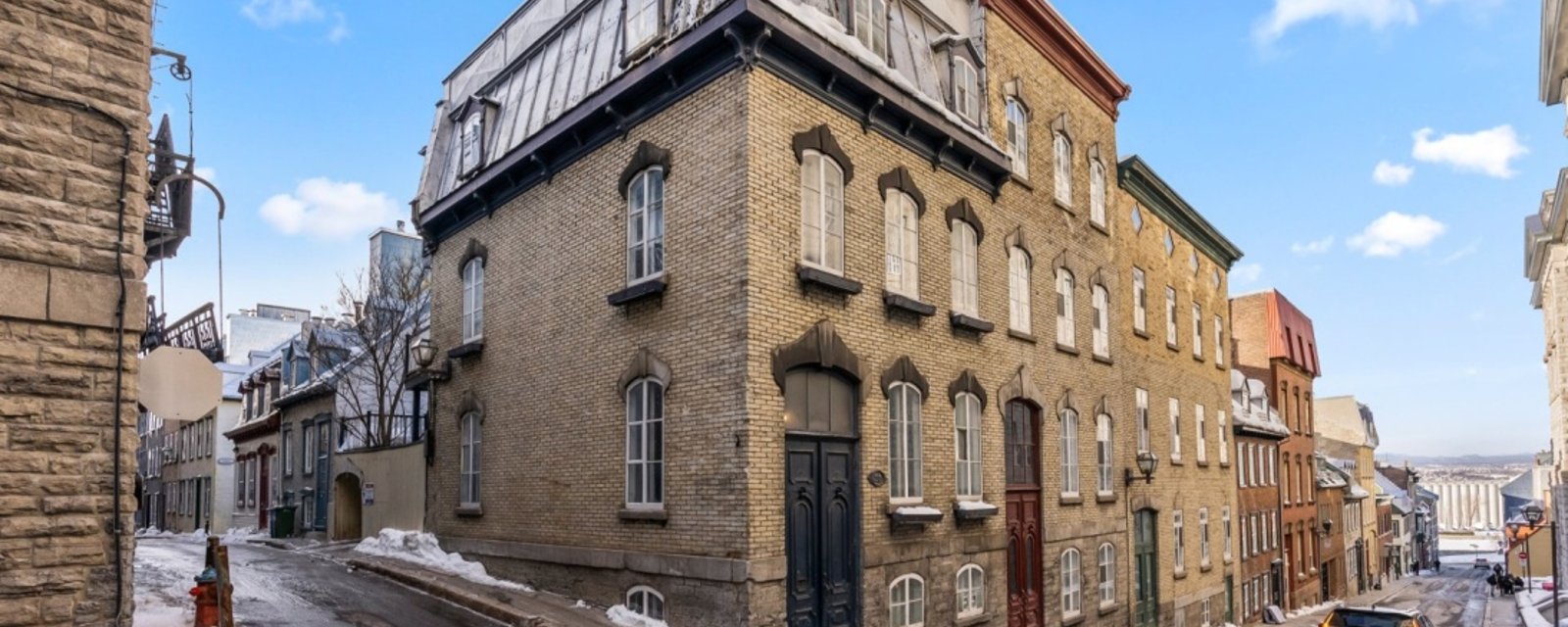 On a transformé l’intérieur de cette prestigieuse demeure de 1880 en une époustouflante maison moderne 