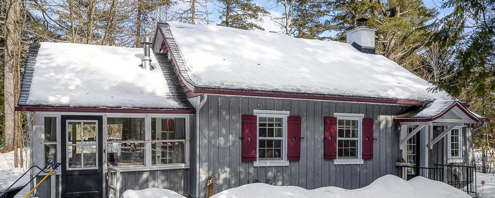 Charmante maison de 299 000 $ située à Sainte-Adèle.