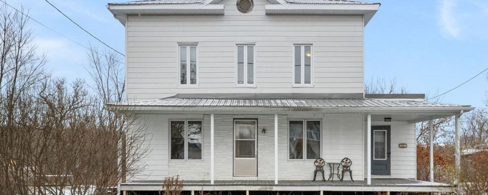 Belle maison d'époque au bord de l'eau à vendre pour 249 900 $