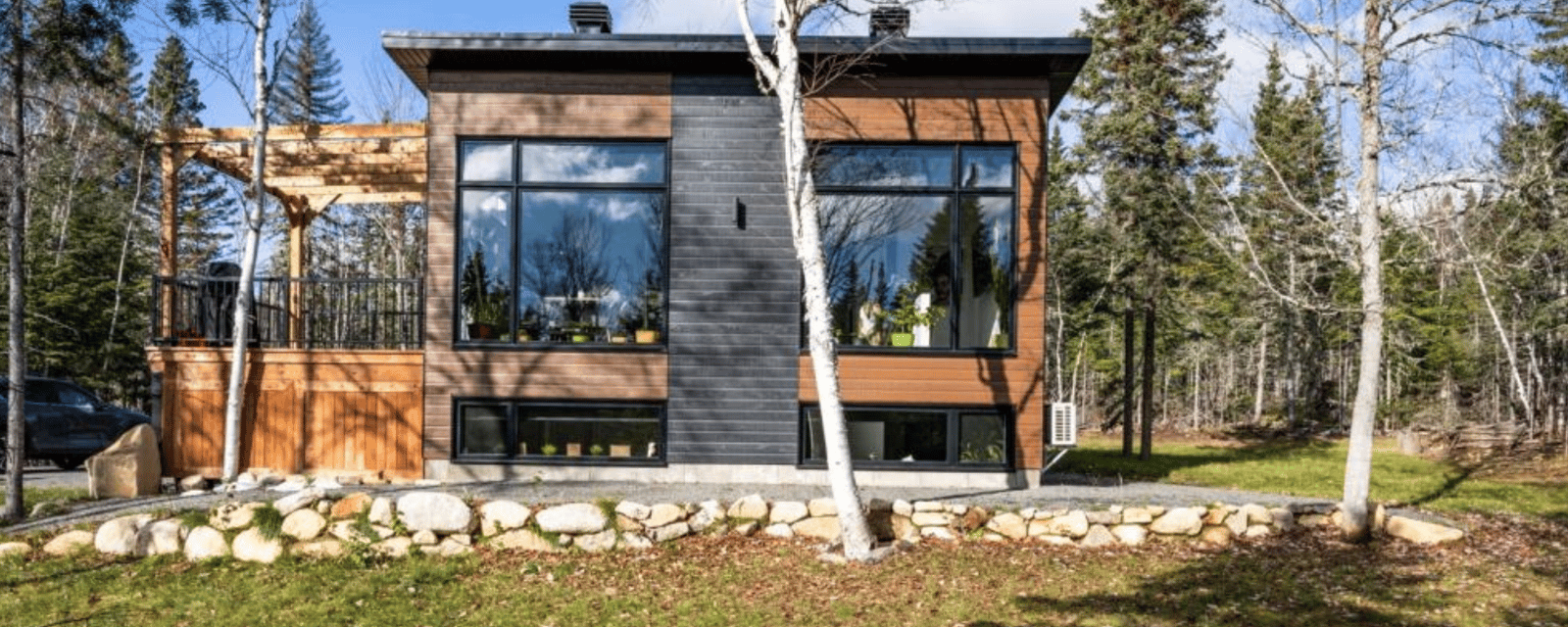 Abondance de lumière sur terrain intime et boisé au coeur de Charlevoix