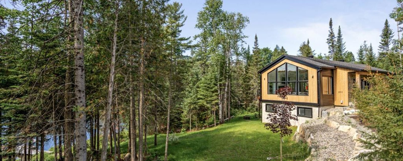 Superbe propriété de 5 chambres dans un paradis naturel au bord d'un lac privé