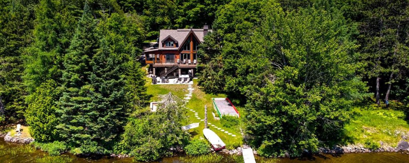 Lieu de ressourcement par excellence en bordure d'un lac à 1 heure de Montréal