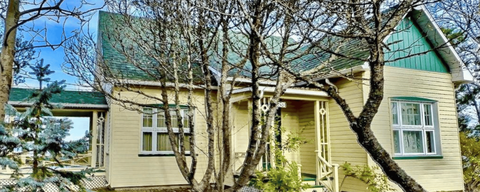 Magnifique propriété de trois chambres à vendre sise au bord du fleuve Saint-Laurent