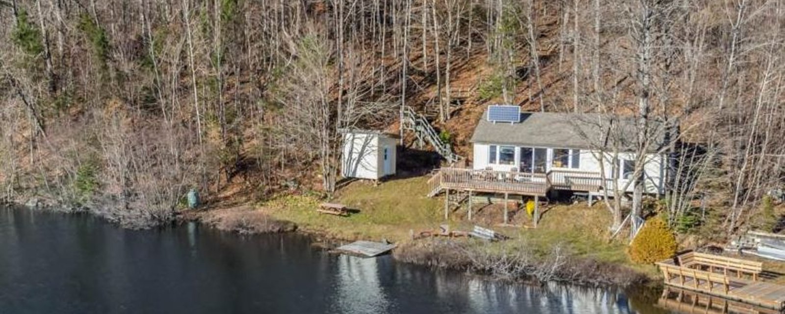 Extrêmement rare à ce prix! Chalet ensoleillé et chaleureux à vendre pour 197 000$