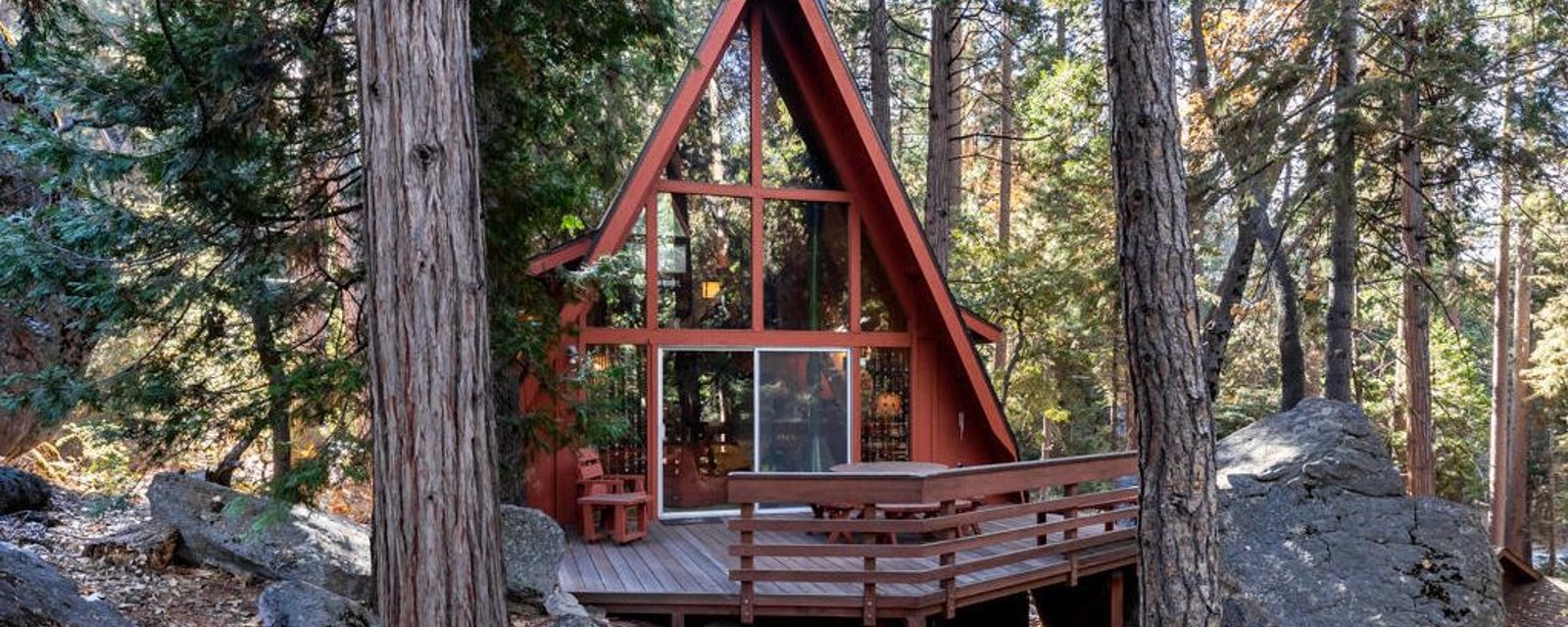 Retour aux années 70 dans ce chalet au cachet unique