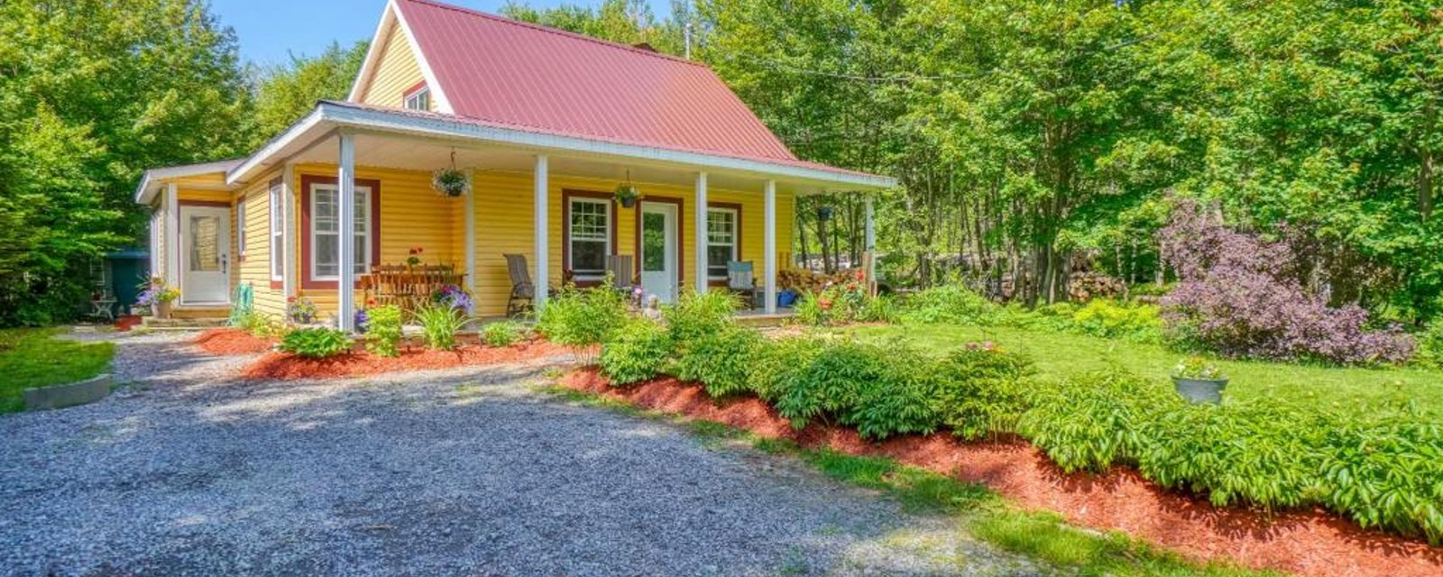 Mignon cottage clés en main entouré de verdure à vendre pour 335 000$