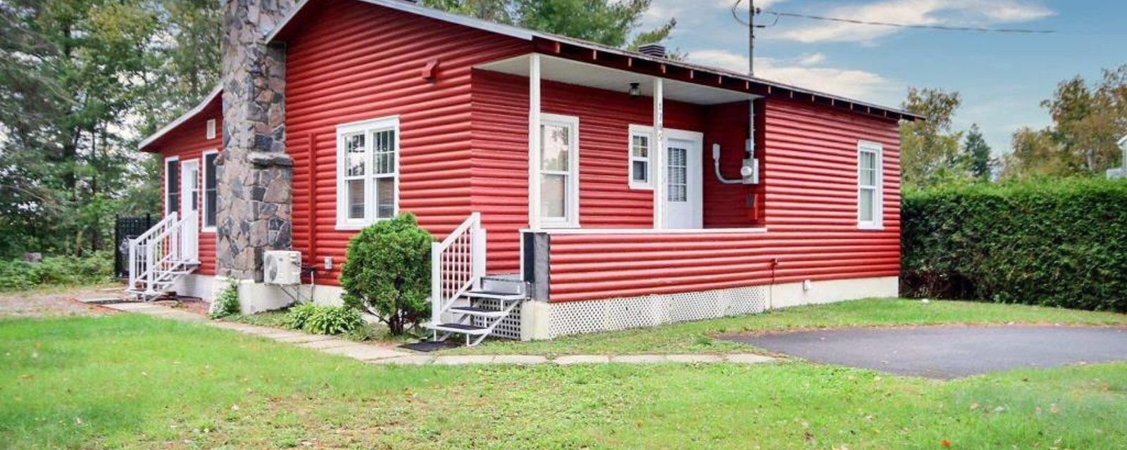 Un style de vie comme au chalet dans cet impeccable plain-pied à vendre pour 174 000$