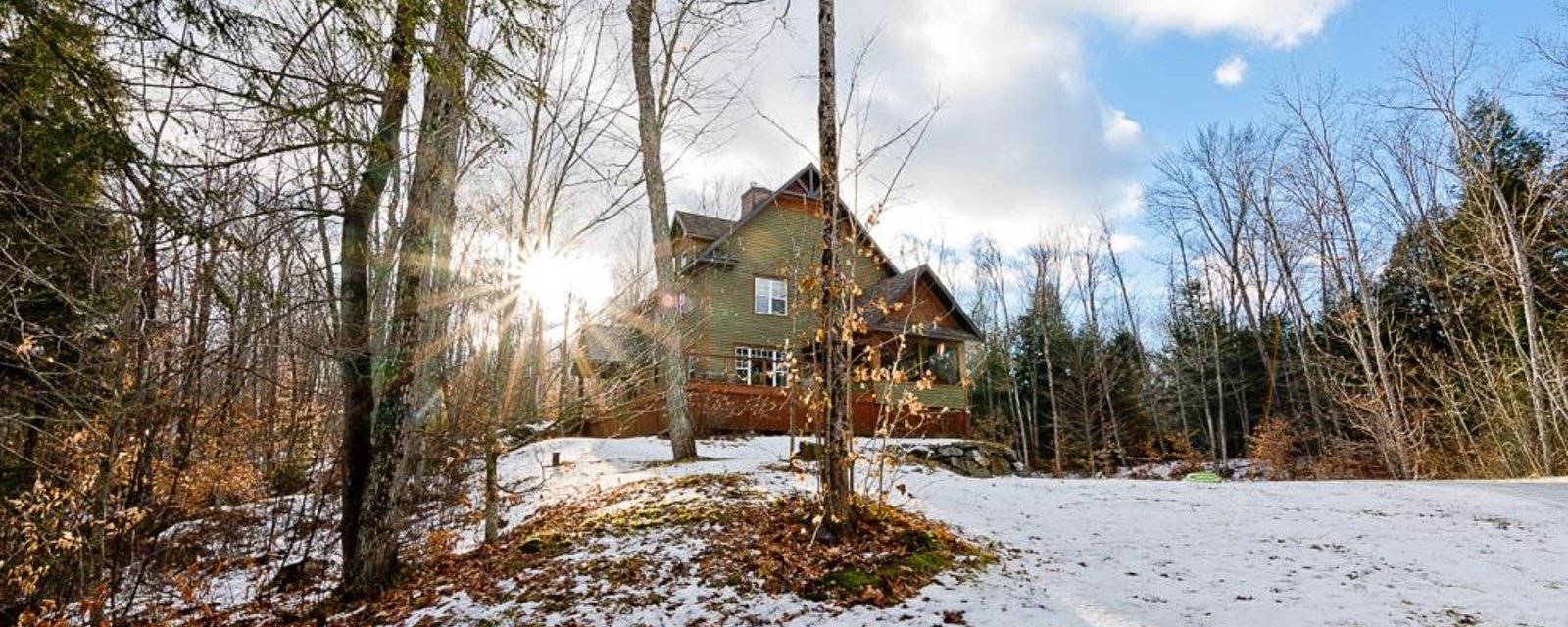 Superbe propriété rustique-chic nichée en plein coeur d'un paradis naturel de 119 737 pi²