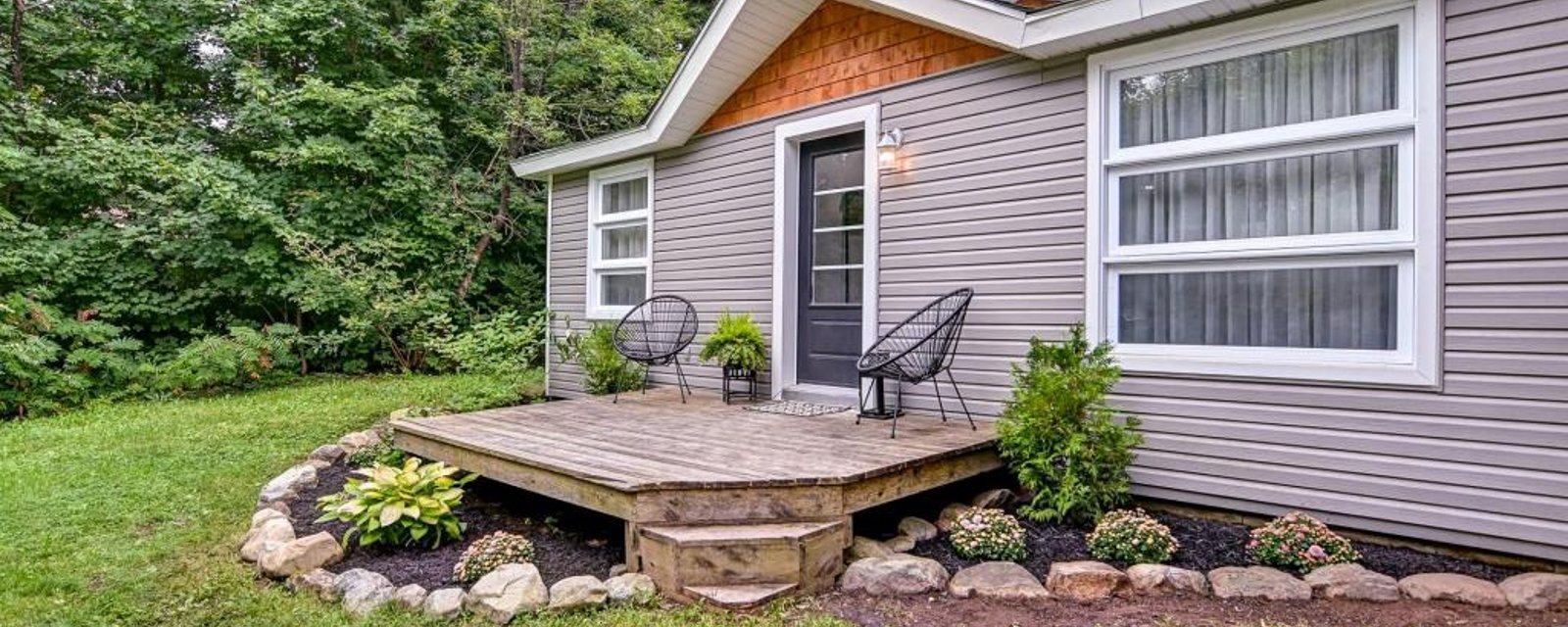 Petit cottage superbement rénové à 219 000$: une belle aubaine à moins d'1 hr de Montréal