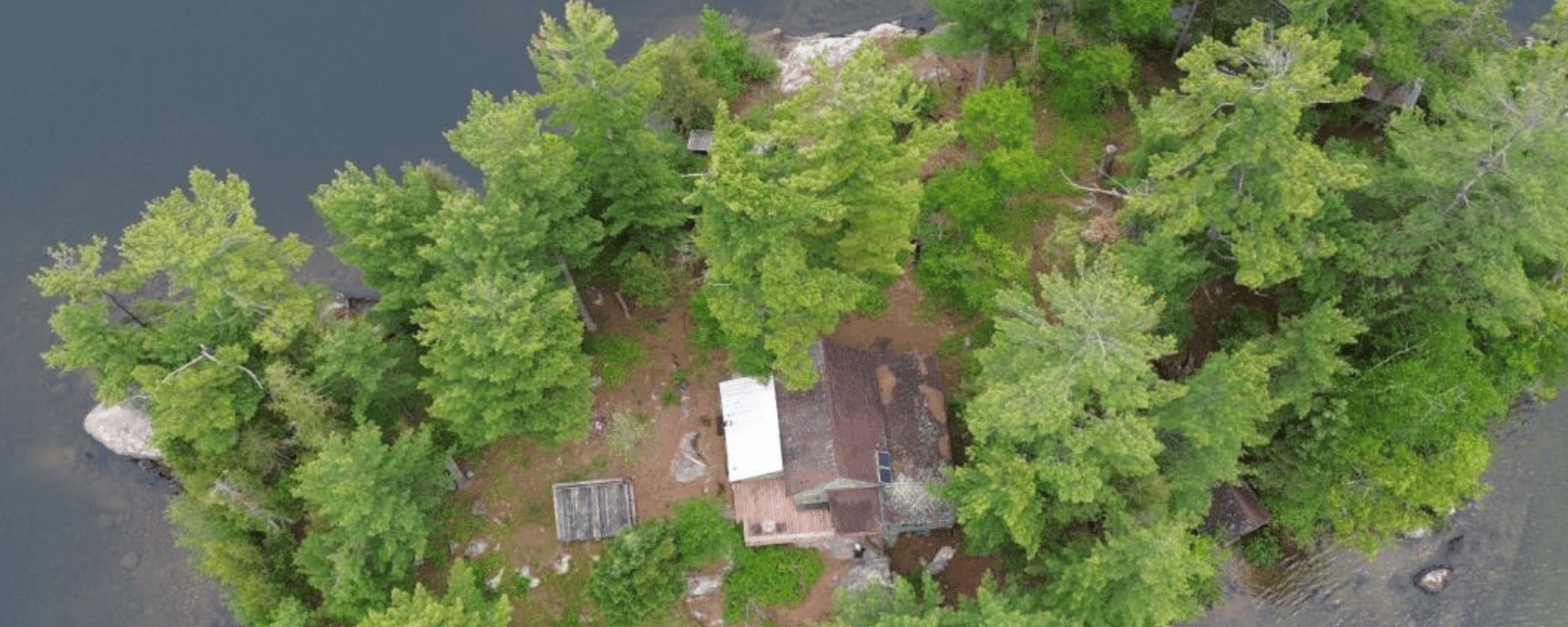 Rare maison à vendre sur une île privée au Québec