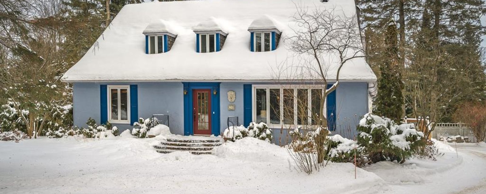 Lumineux cottage de 4 chambres élégamment rénové et bien situé à distance de marche des services