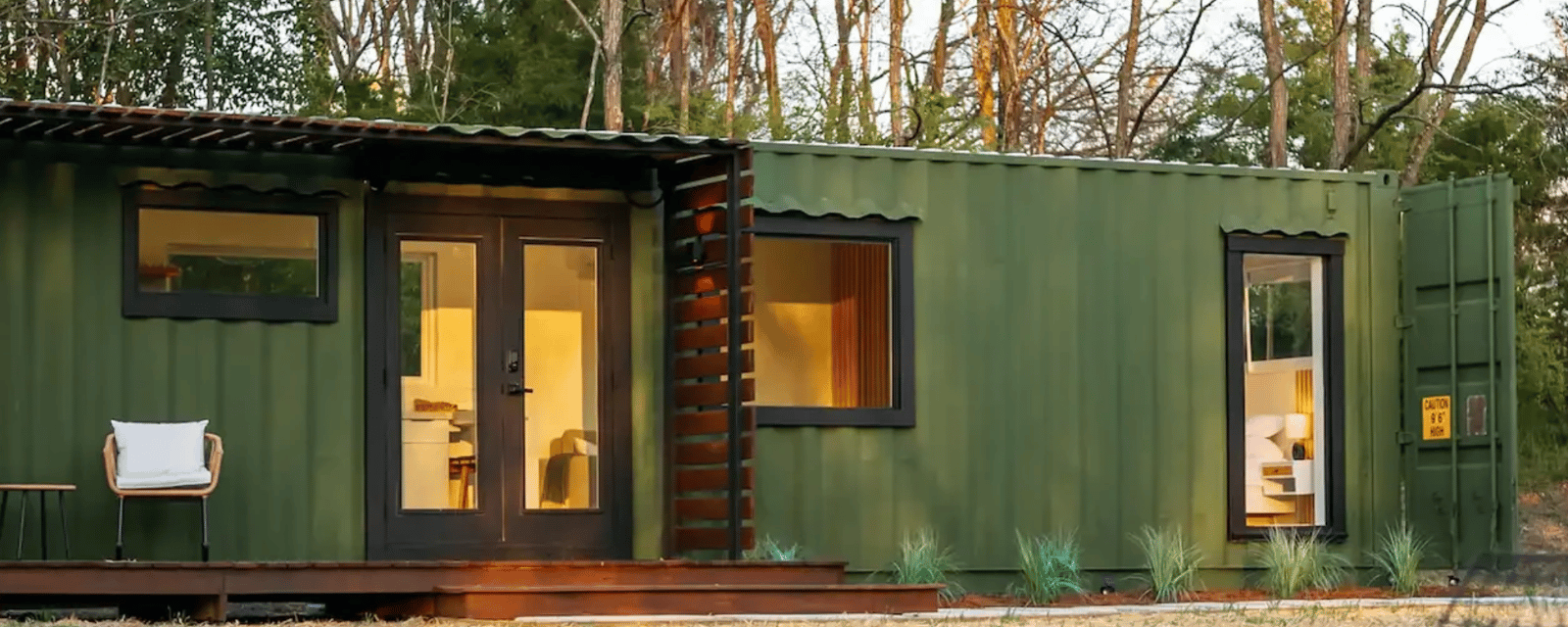 Magnifique petite mini-maison construite avec des matériaux inusités