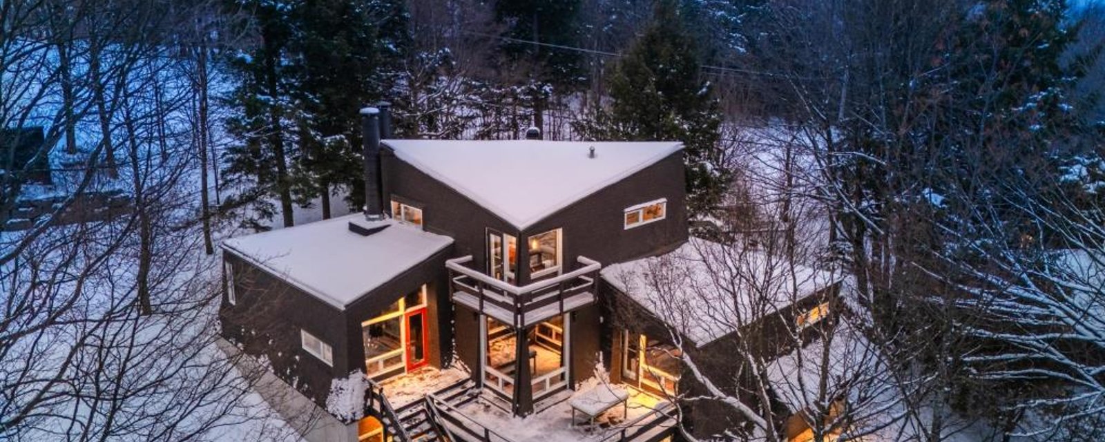 Rare propriété mid-century érigée dans un cadre idyllique en montagne 