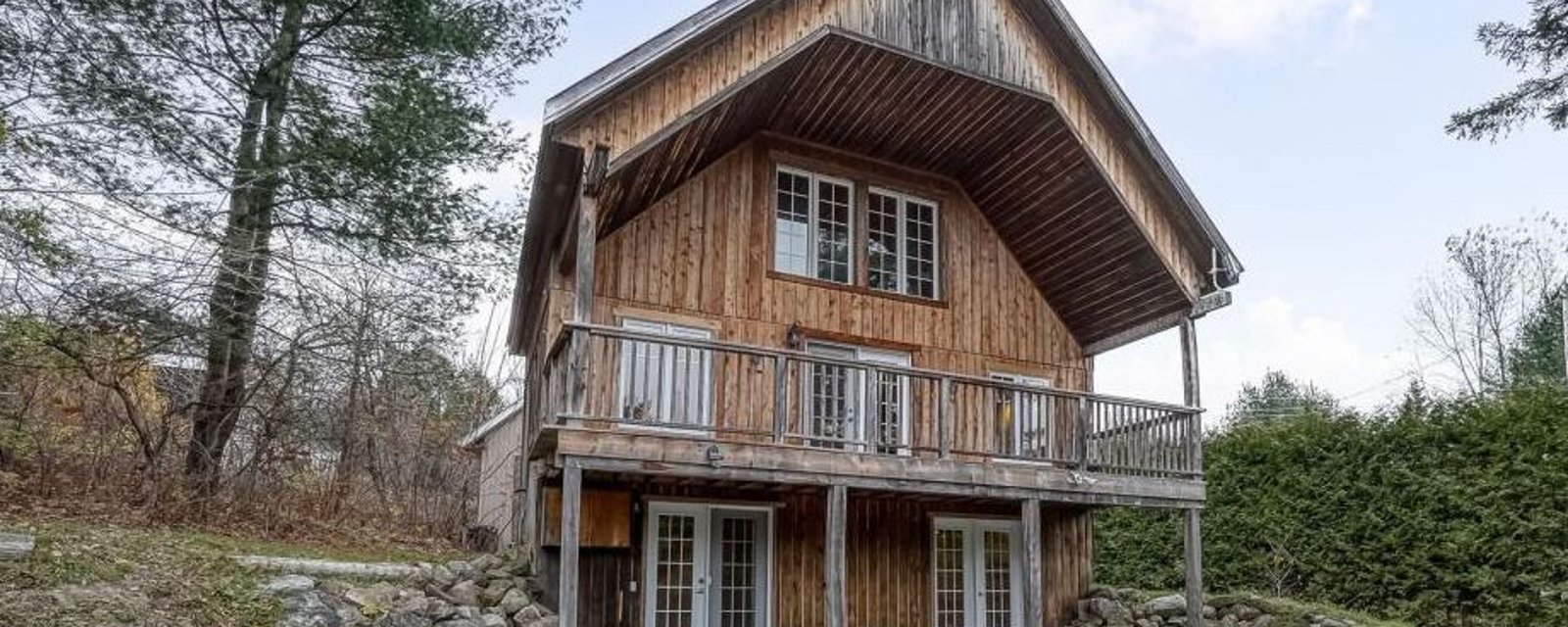 Charmante demeure de style chalet qui donne l'impression d'être en vacances à longueur d'année