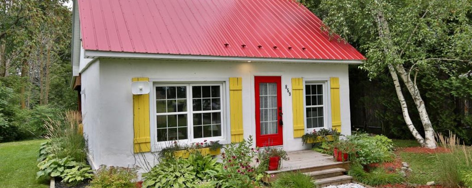 Joli cottage à 279 000$ sis sur un terrain champêtre de plus de 33 000 pi²