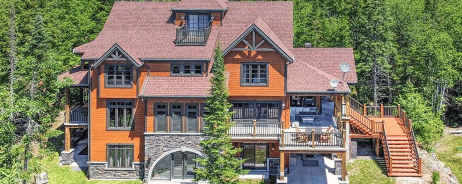 Luxueuse et imposante maison à Mont-Tremblant avec accès au lac