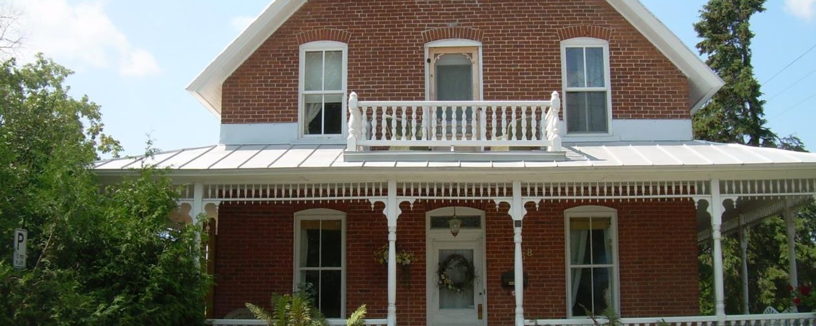 Faites un retour au début du 20e siècle en visitant cette ravissante maison ancestrale de Sainte-Agathe-des-Monts, entièrement restaurée