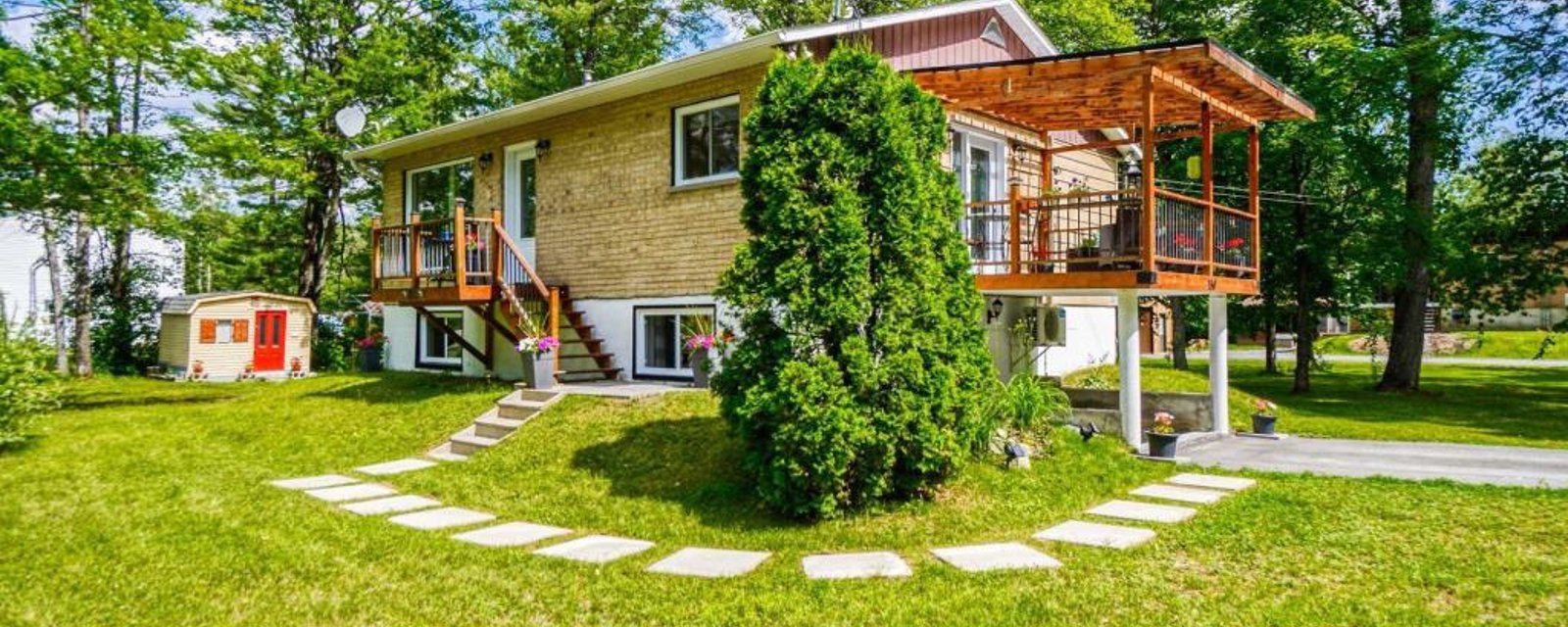 Chaleureuse et lumineuse maison au bord de l'eau: un beau clés en main entièrement rénové!