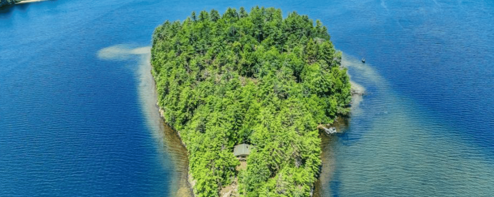 Cette île privée à seulement 2 heures de Montréal pourrait être à vous