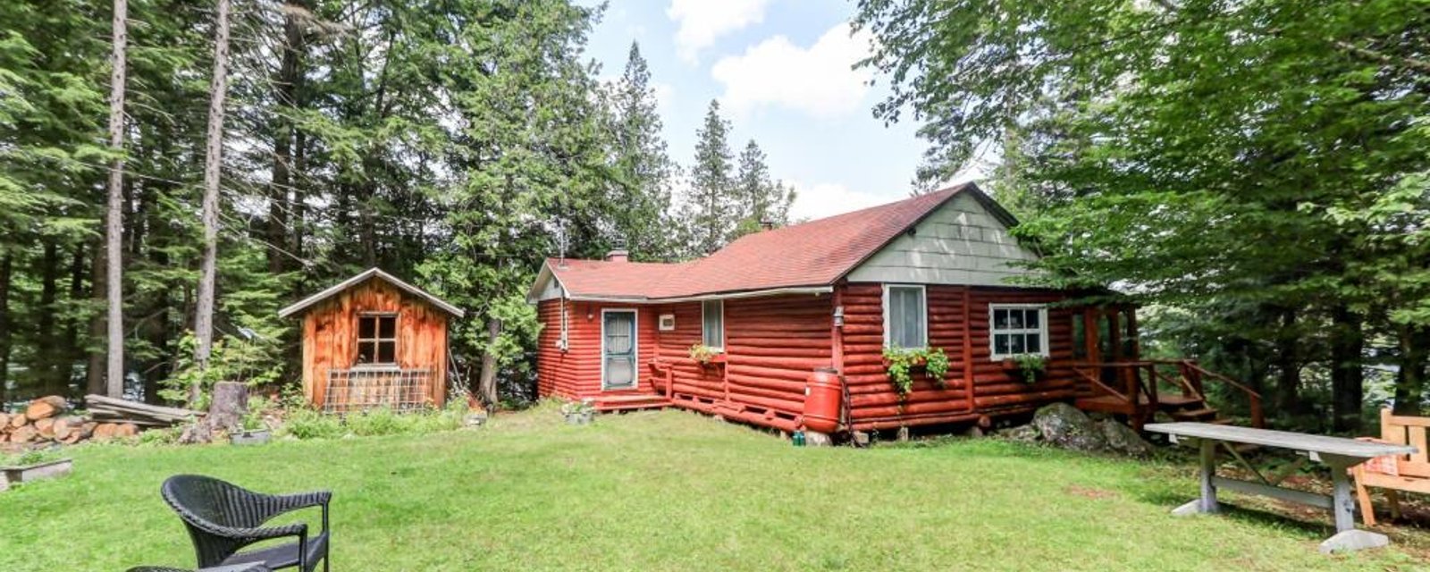 Charmant chalet en rondins sur la rive d'un lac paisible à 1 heure de Montréal