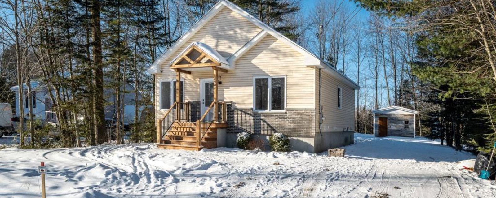 Clés en main fraîchement rénové de 4 chambres et 2 salles de bains: une maison aux superbes finitions idéale pour une famille!