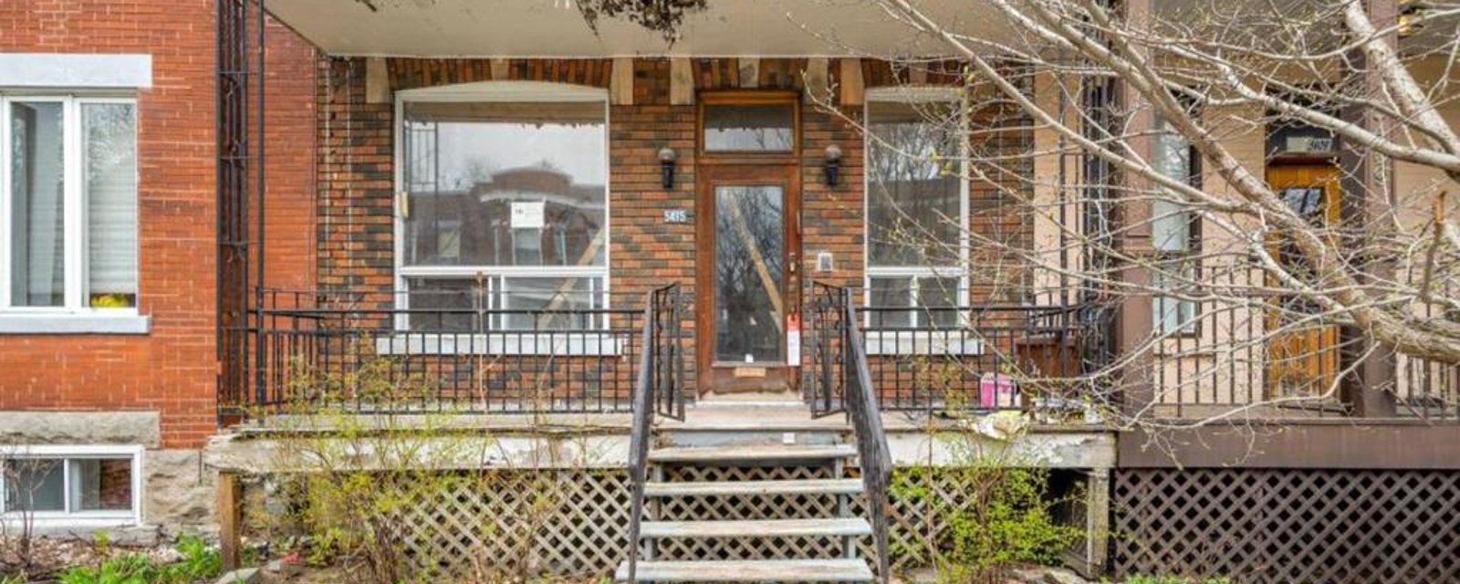 Cette maison de Montréal avec l'intérieur démoli est à vendre pour un prix qui fait sursauter 
