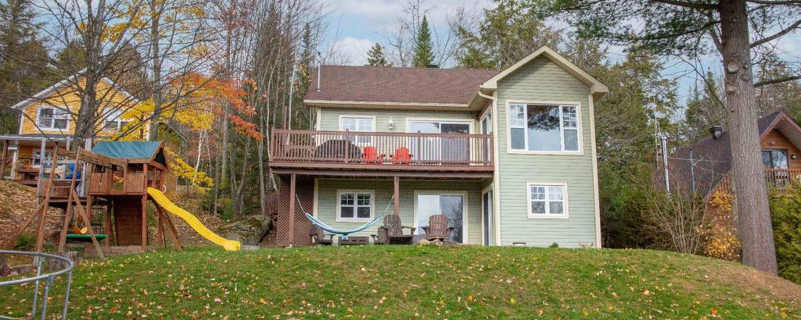 Profitez d'un lac et de sentiers pédestres à proximité; amoureux de la nature et des sports nautiques, cette maison est pour vous