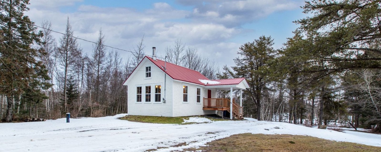 Ancienne école de rang au cachet chaleureux à vendre pour 155 000 $