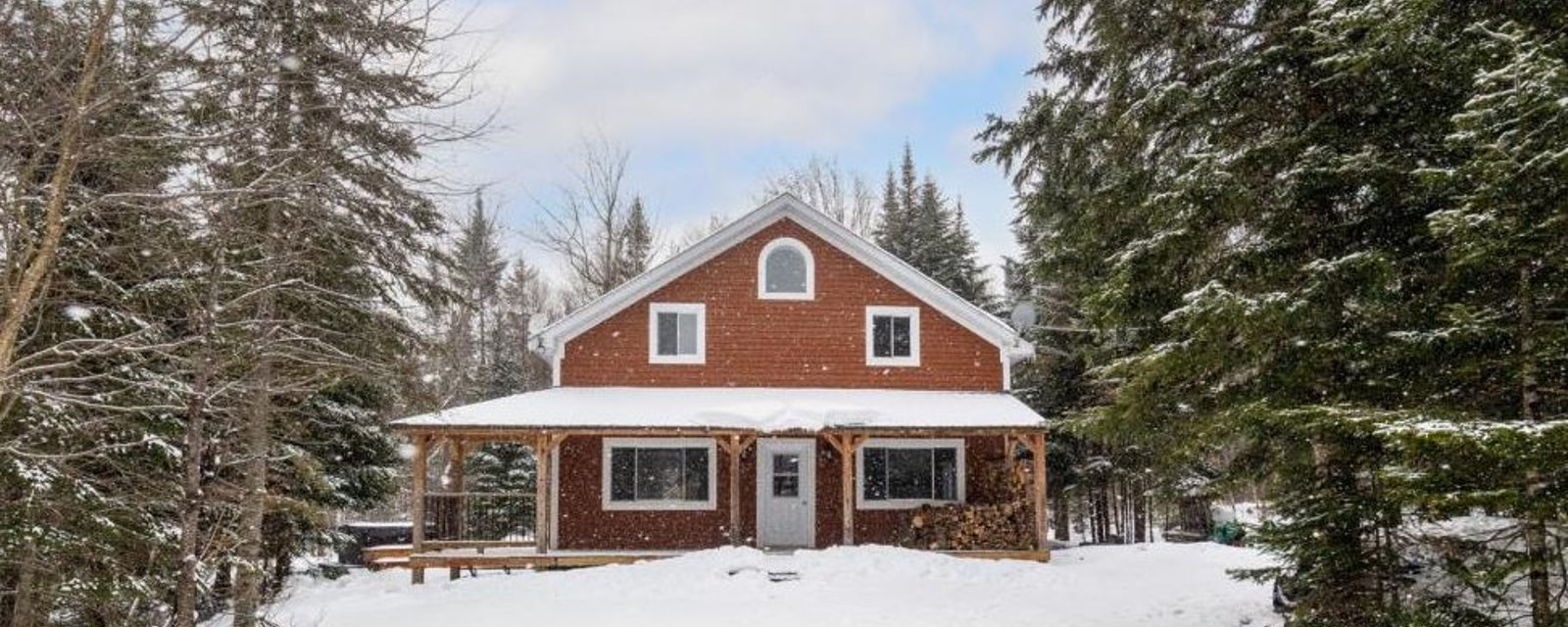 Évasion totale dans ce chalet niché au coeur de la forêt 