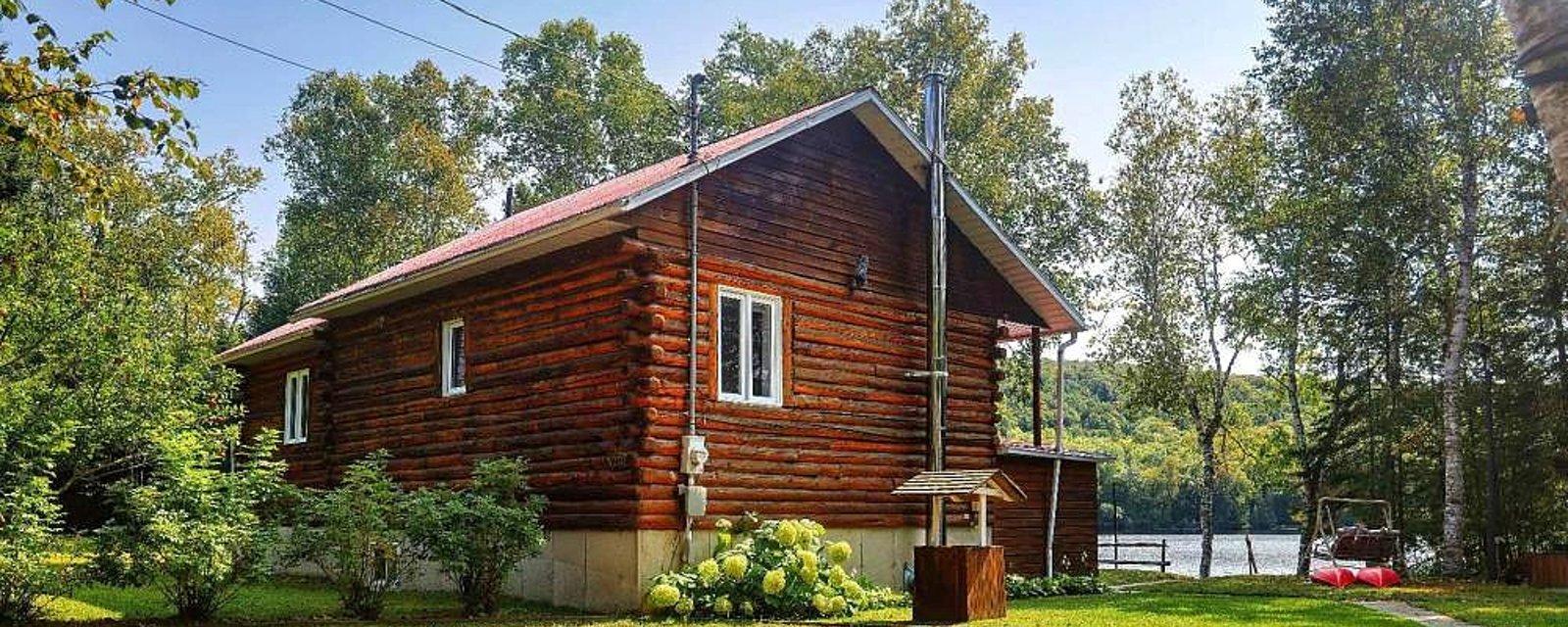 Retrouvez tout le charme d'un chalet en bois rond et la sérénité de la nature