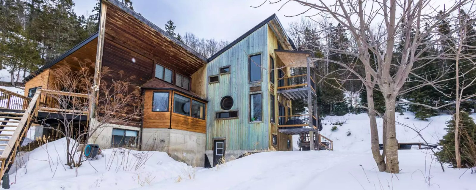 Résidence unique en son genre dans un paradis boisé de plus de 2 acres