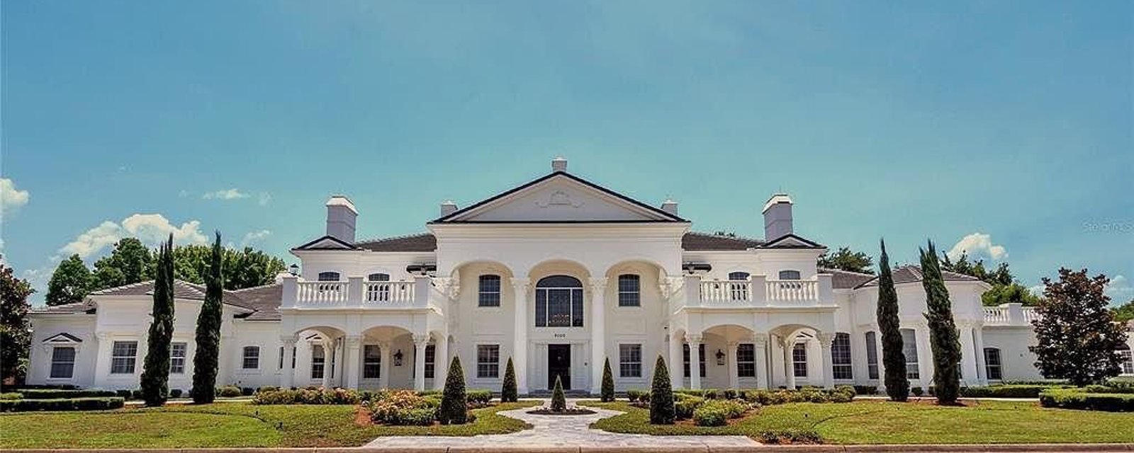 Cette maison de 15 millions de dollars possède 12 salles de bain, un château de princesse et plus encore