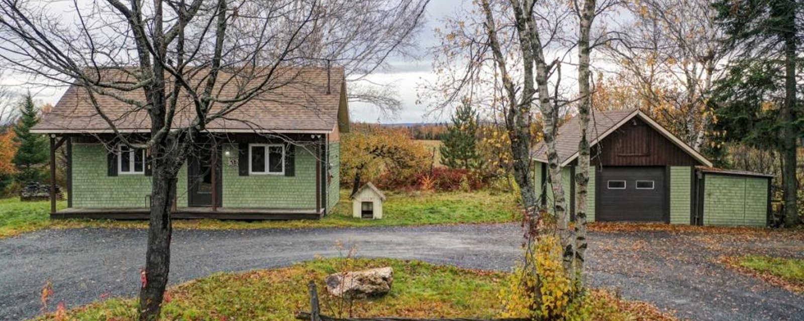 Seulement 74 500$! Chaleureux chalet rustique habitable à longueur d'année