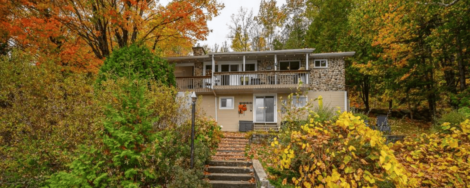 Vendue meublée ! Coquette maison près des montagnes avec accès au lac à Mont-Tremblant