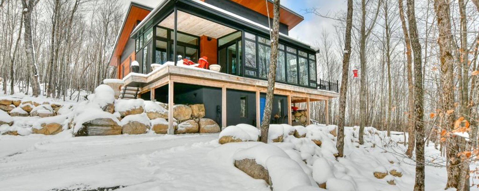  Spectaculaire propriété contemporaine blottie dans un environnement paradisiaque