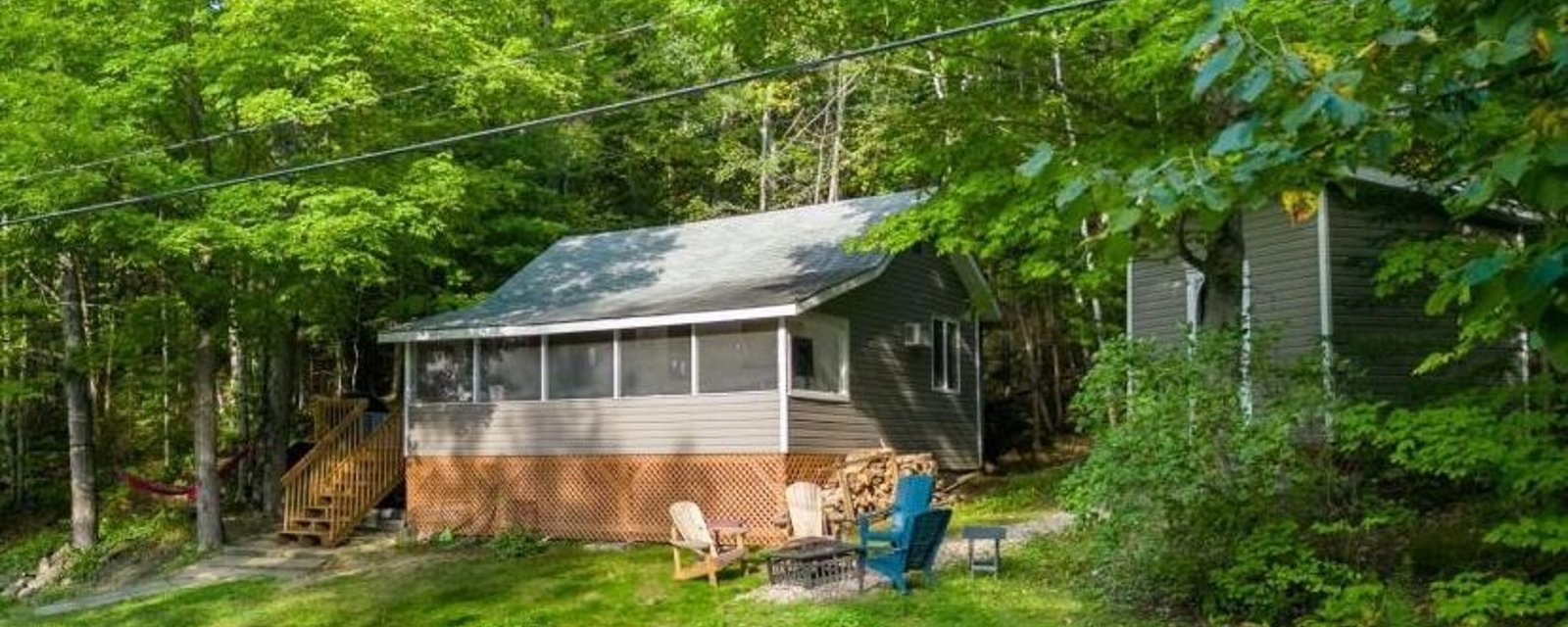 Sympathique chalet à quelques pas d'un lac dans secteur paradisiaque