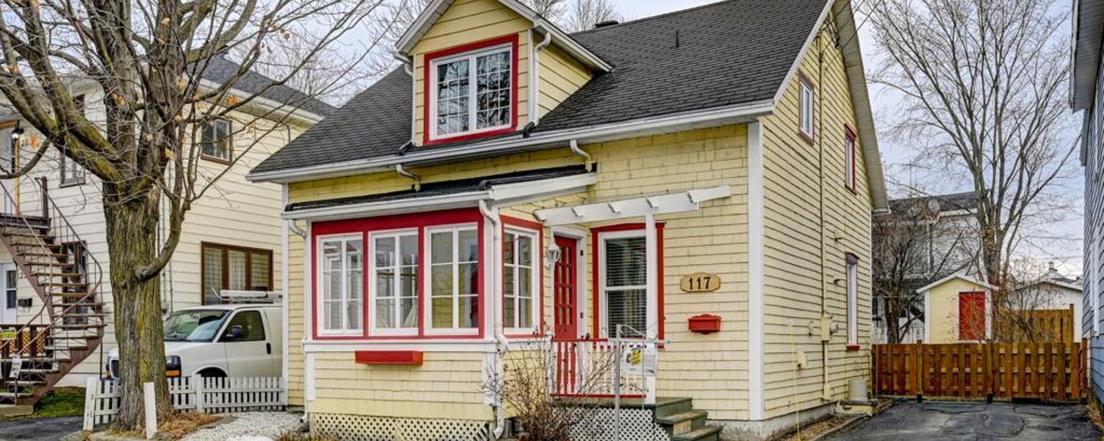 Impeccablement entretenue et pleine de cachet: une adorable maison de 3 chambres à 219 900$