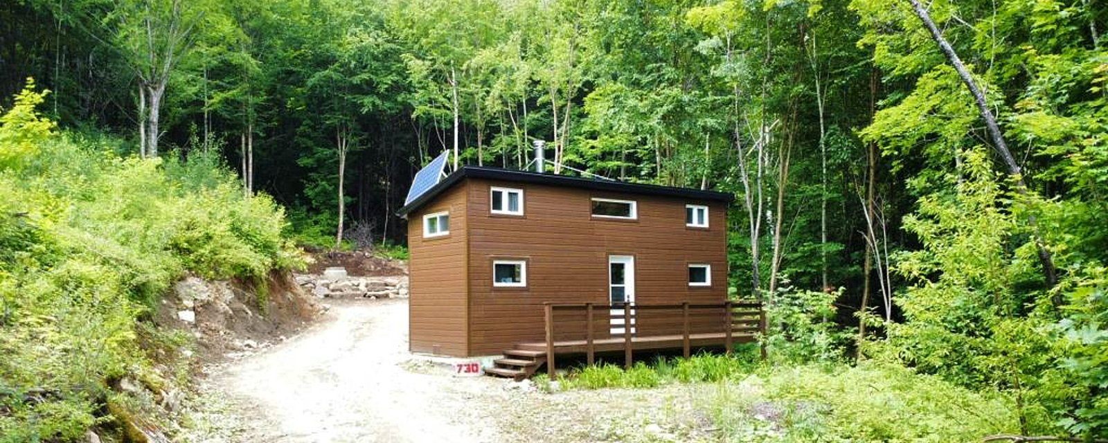 Vendue meublée à 139 000 $! Superbe mini maison au cœur de la forêt