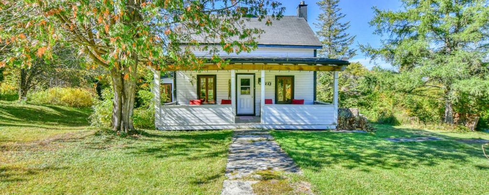 Coquette demeure champêtre de 5 chambres en plein cœur des Laurentides: vous allez l'adorer!