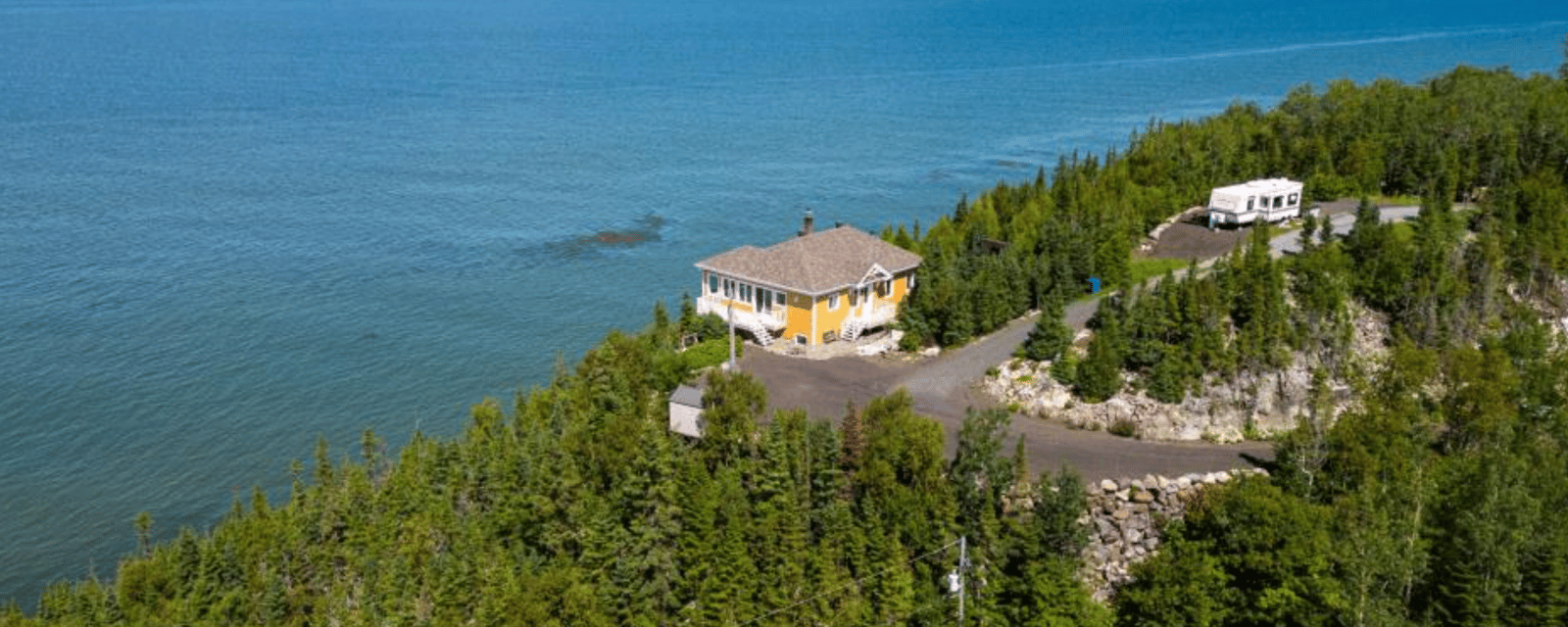 Magnifique maison à vendre avec vue impressionnante sur le fleuve Saint-Laurent