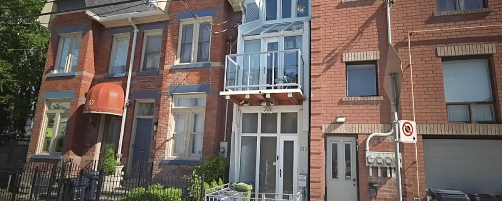 Cette maison blanche ne fait que 8 pieds de large mais nous réserve un intérieur fort surprenant 